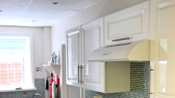 Appartement, 2 chambres, rez-de-chaussée (Apartment 2 ) | Cuisine privée