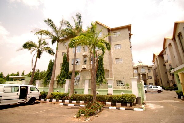 Onyx Hotel And Apartments - Abuya