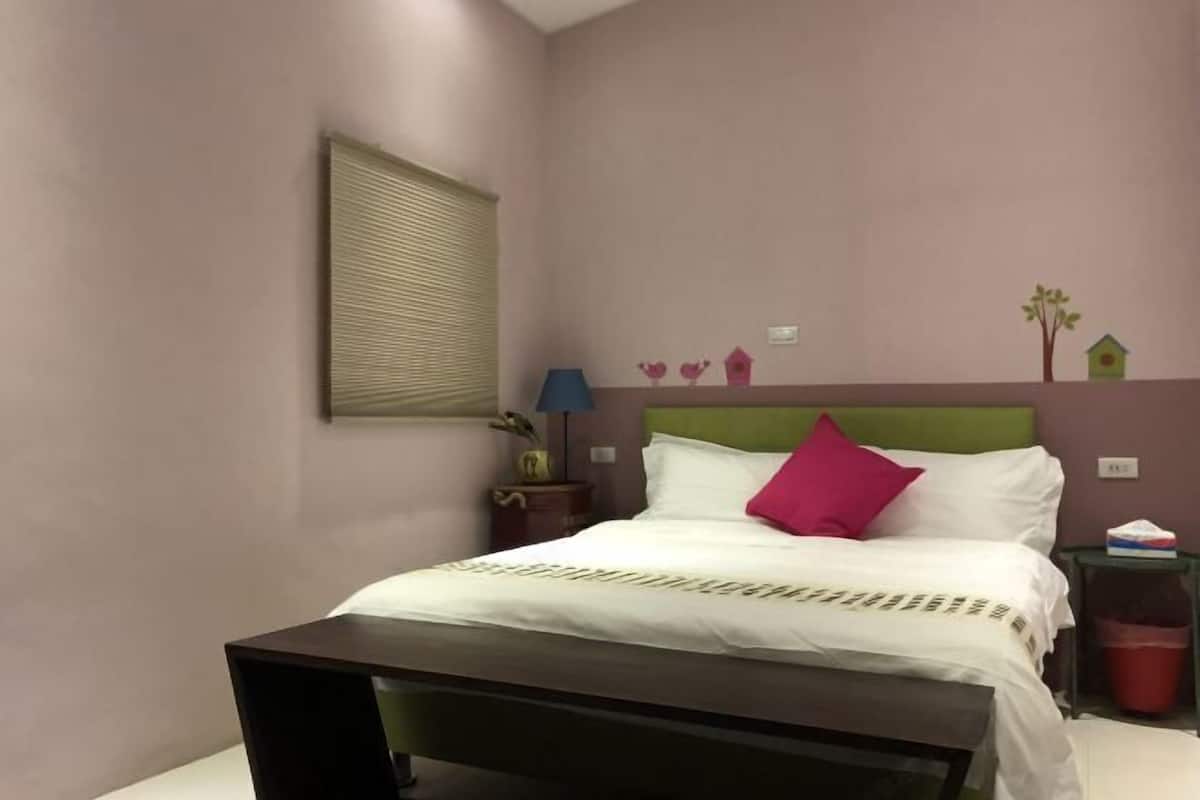 Ropa de cama de alta calidad, cortinas blackout y wifi gratis