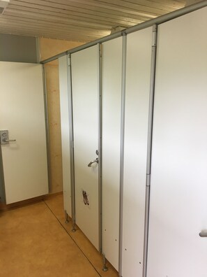 Douche, serviettes fournies