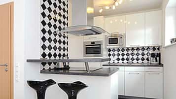 Kühlschrank, Mikrowelle, Ofen, Geschirrspüler