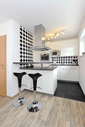 Fridge, microwave, oven, dishwasher - Holiday house North Sea beach - Holiday homes North Sea Trio (Esens)