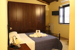 Cots/infant beds, free WiFi, bed sheets
