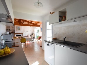Fridge, dishwasher - Cozy House in Ars-en-Ré - Near Port, Shaded Terrace, WiFi, Fireplace, and Modern Kitchen (Ars-en-Ré)
