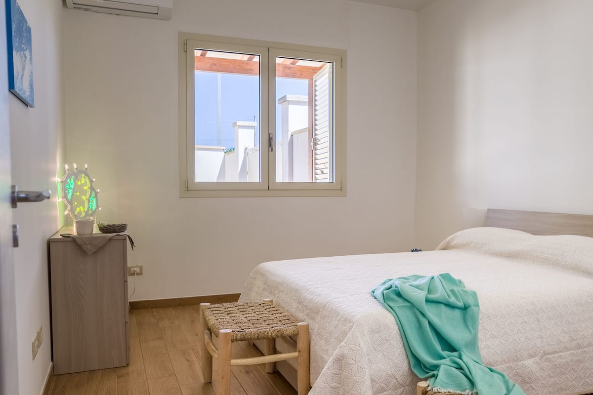 Minibar, desk, blackout curtains, free WiFi