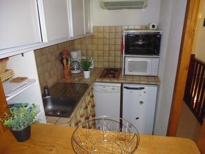 Fridge, microwave, dishwasher, coffee/tea maker - T2 Cabin Apartment Sleeps 6 - Ski - South Balcony (La Mongie)