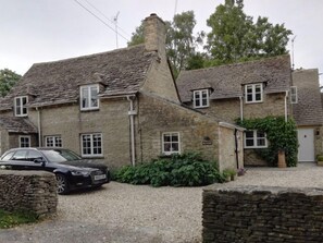 View from property - Well Cottage B&B (Cirencester)
