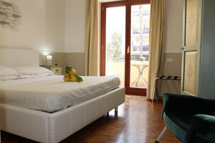 Minibar, free WiFi, bed sheets