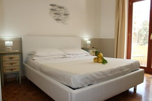 Minibar, accès au Wi-Fi (inclus), literie fournie