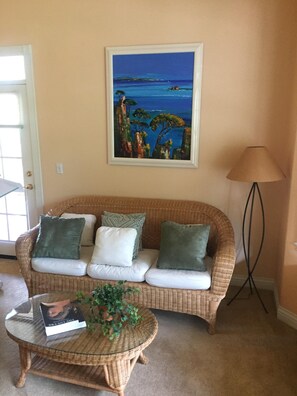 Smart TV, fireplace, DVD player, foosball - The HideAway in Somerset (Placerville)