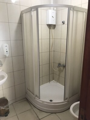 Shower, free toiletries, towels