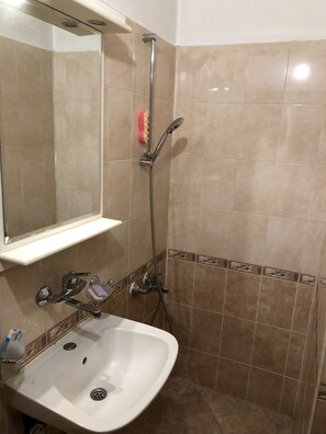 公寓, 2 间卧室, 无烟房, 阳台 | 浴室 | 淋浴设施、吹风机、肥皂、洗发水