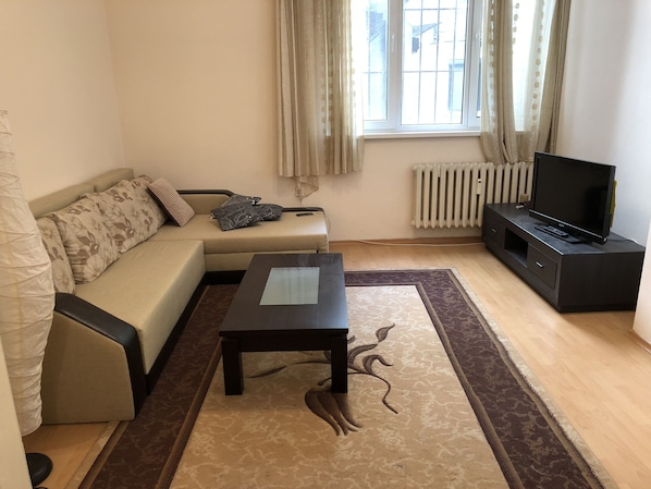 Apartment, 2 Bedrooms, Non Smoking, Balcony | Living room