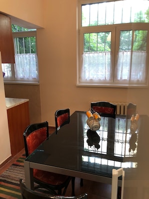 Apartment, 2 Bedrooms, Non Smoking, Balcony | Private kitchenette