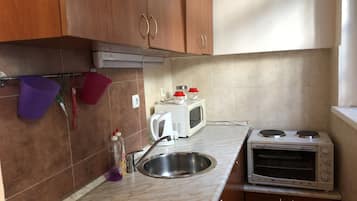 Apartment, 2 Bedrooms, Non Smoking, Balcony | Private kitchenette | Full-sized fridge, microwave, oven, stovetop