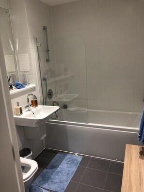 Luxury Apartment, Multiple Beds, Non Smoking | Bathroom