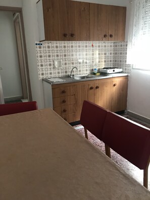 LÀgenhet | Eget pentry | KylskÄp, spishÀll, vattenkokare och grytor/köksredskap