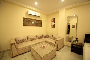 1 bedroom, premium bedding, minibar, desk - JD Hotel Four Boutique (Jaipur)