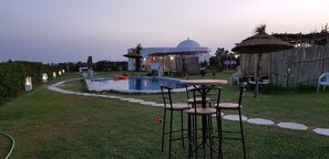 Facciata della struttura - sera/notte