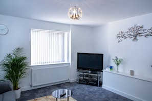House, 6 Bedrooms | 6 bedrooms, iron/ironing board, free WiFi, bed sheets