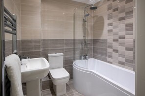 House, 6 Bedrooms | Bathroom