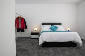 House, 6 Bedrooms | 6 bedrooms, iron/ironing board, free WiFi, bed sheets