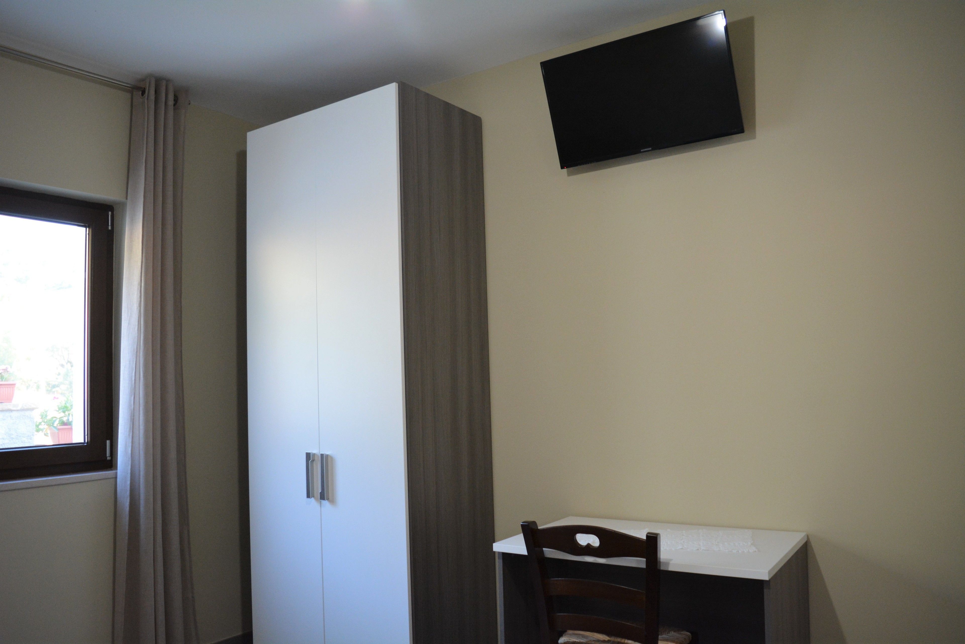 Double Room, Mountain View | Room amenity