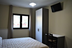 Double Room, Mountain View | In-room safe, free WiFi, bed sheets, wheelchair access - Spazio Natura (Castelmezzano)