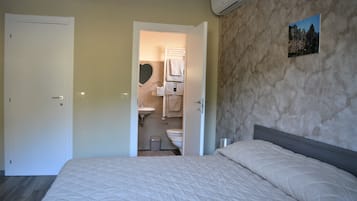 Double Room, Mountain View | In-room safe, free WiFi, bed sheets, wheelchair access
