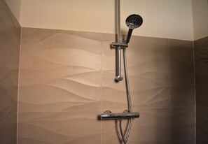 Double Room, Mountain View | Bathroom amenities | Shower, rainfall showerhead, free toiletries, hair dryer - Spazio Natura (Castelmezzano)