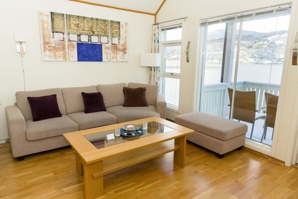 Hus - 2 sovrum | Vardagsrum | Platt-tv och dvd-spelare