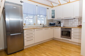 Superior House, 2 Bedrooms | Private kitchen