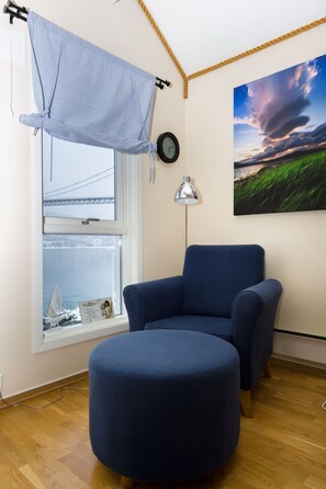 Superior House, 2 Bedrooms | Living room