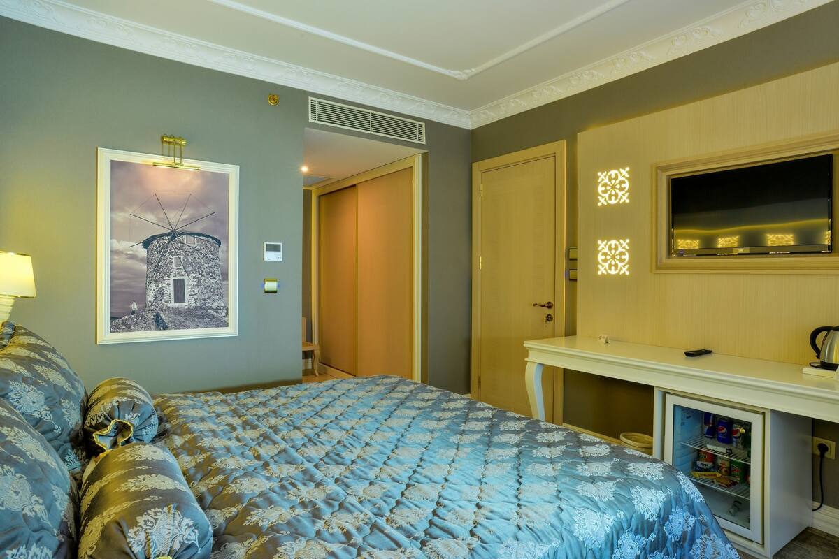 Habitación individual estándar | Artículos del minibar gratis y caja de seguridad en la habitación 
