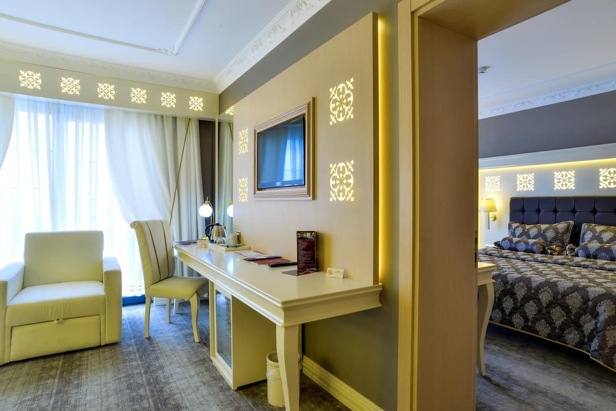 Suite | Artículos del minibar gratis y caja de seguridad en la habitación 
