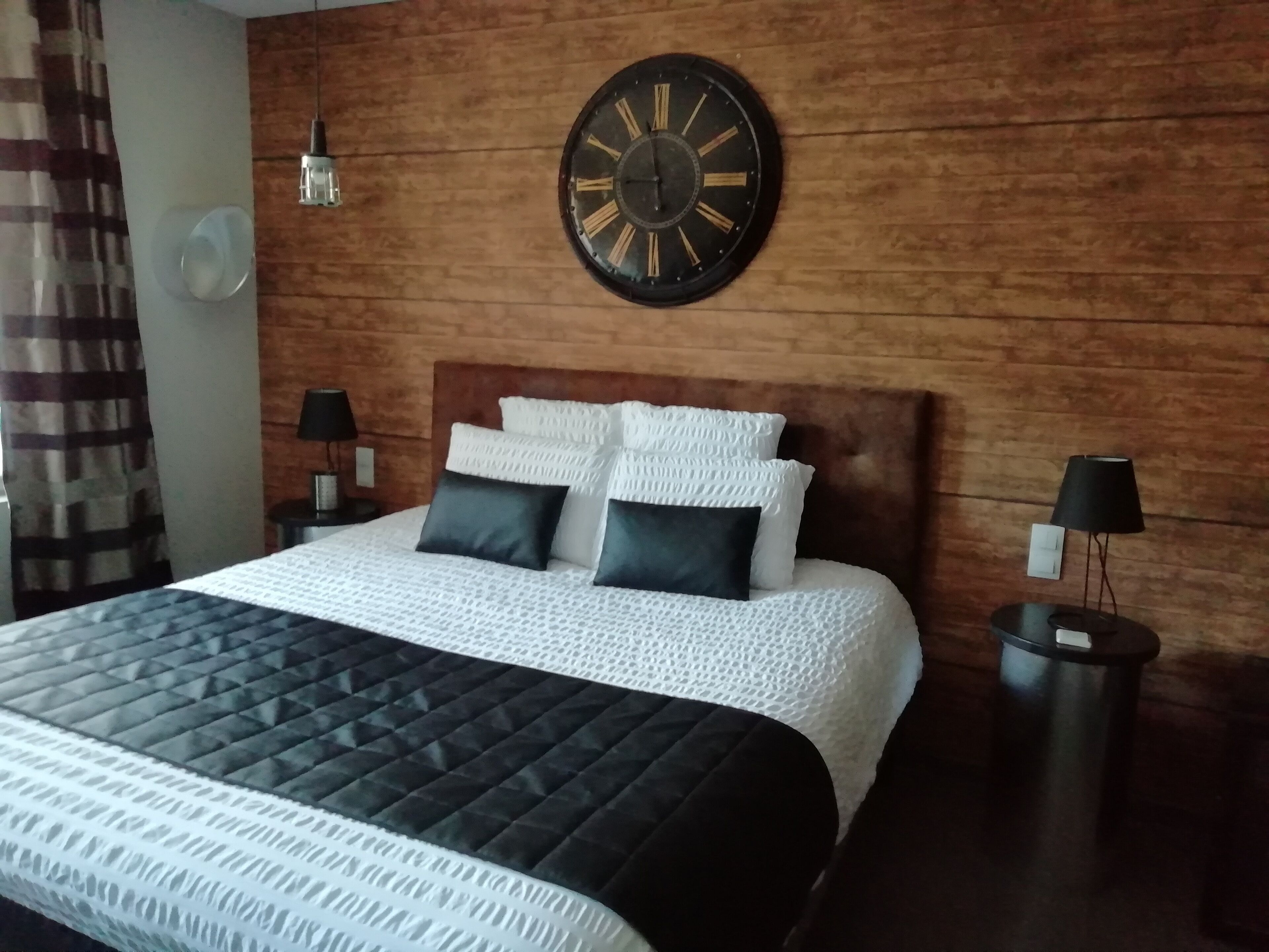 Bureau, espace de travail pour ordinateur portable