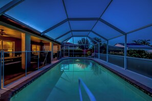 حمّام سباحة مُدفَّأ