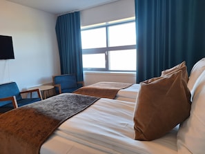 Standard Twin Room | Pillowtop beds, free WiFi, bed sheets - Tjeldsundbrua Hotel (Tjeldsund)