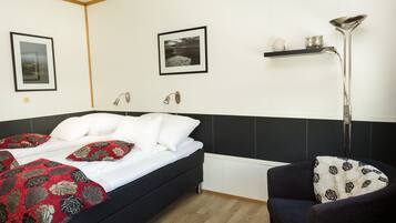 Standard Twin Room | Pillowtop beds, iron/ironing board, free WiFi, bed sheets