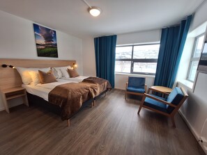 Habitación estándar con 2 camas individuales | Camas con pillow-top, wifi gratis y ropa de cama 