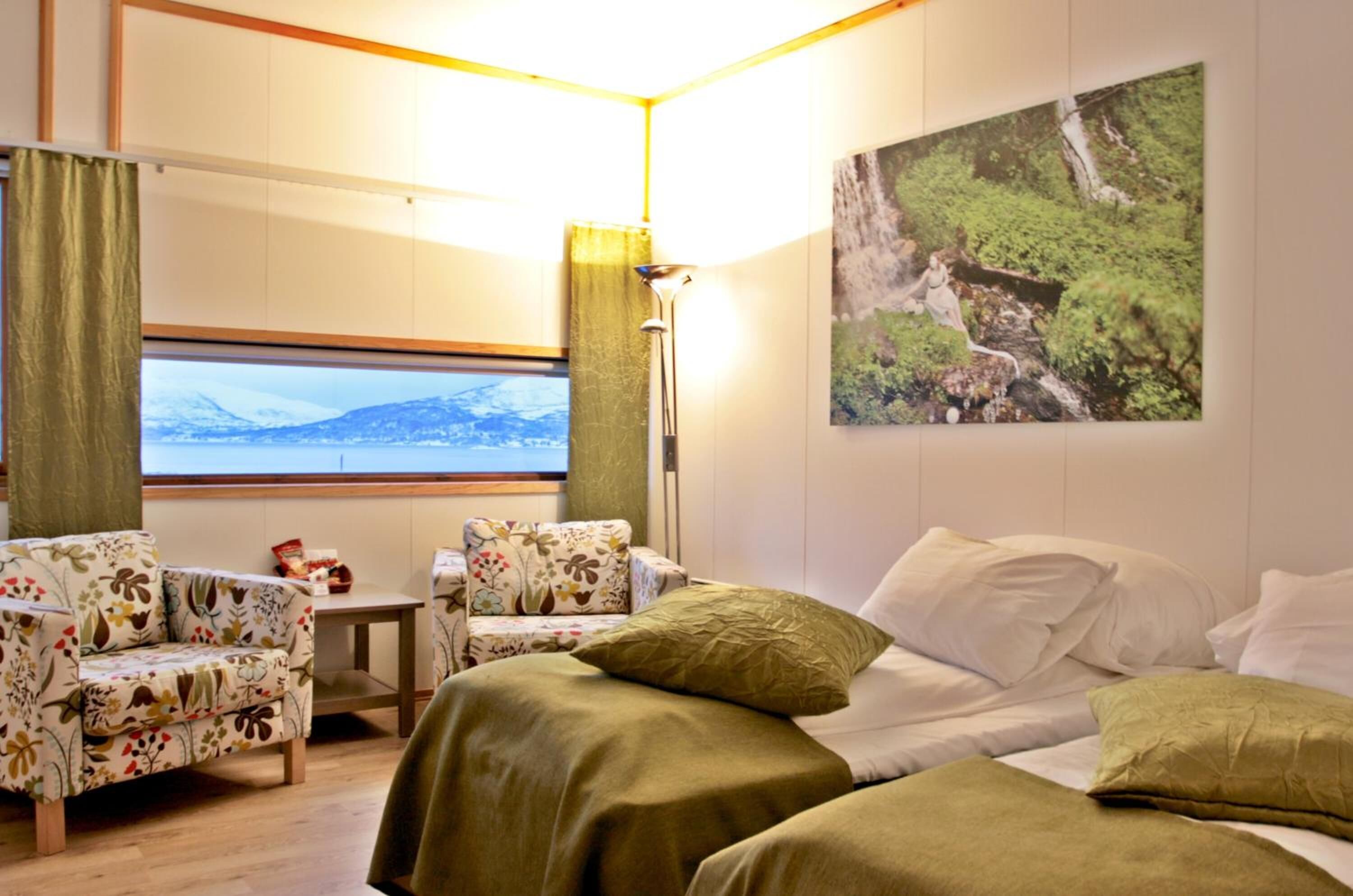 加厚床垫、熨斗/熨衣板、免费 WiFi、床单