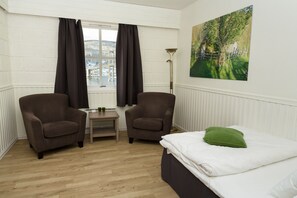 Single Room | Pillowtop beds, iron/ironing board, free WiFi, bed sheets - Tjeldsundbrua Hotel (Tjeldsund)