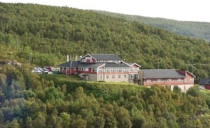 Exterior - Tjeldsundbrua Hotel (Tjeldsund)