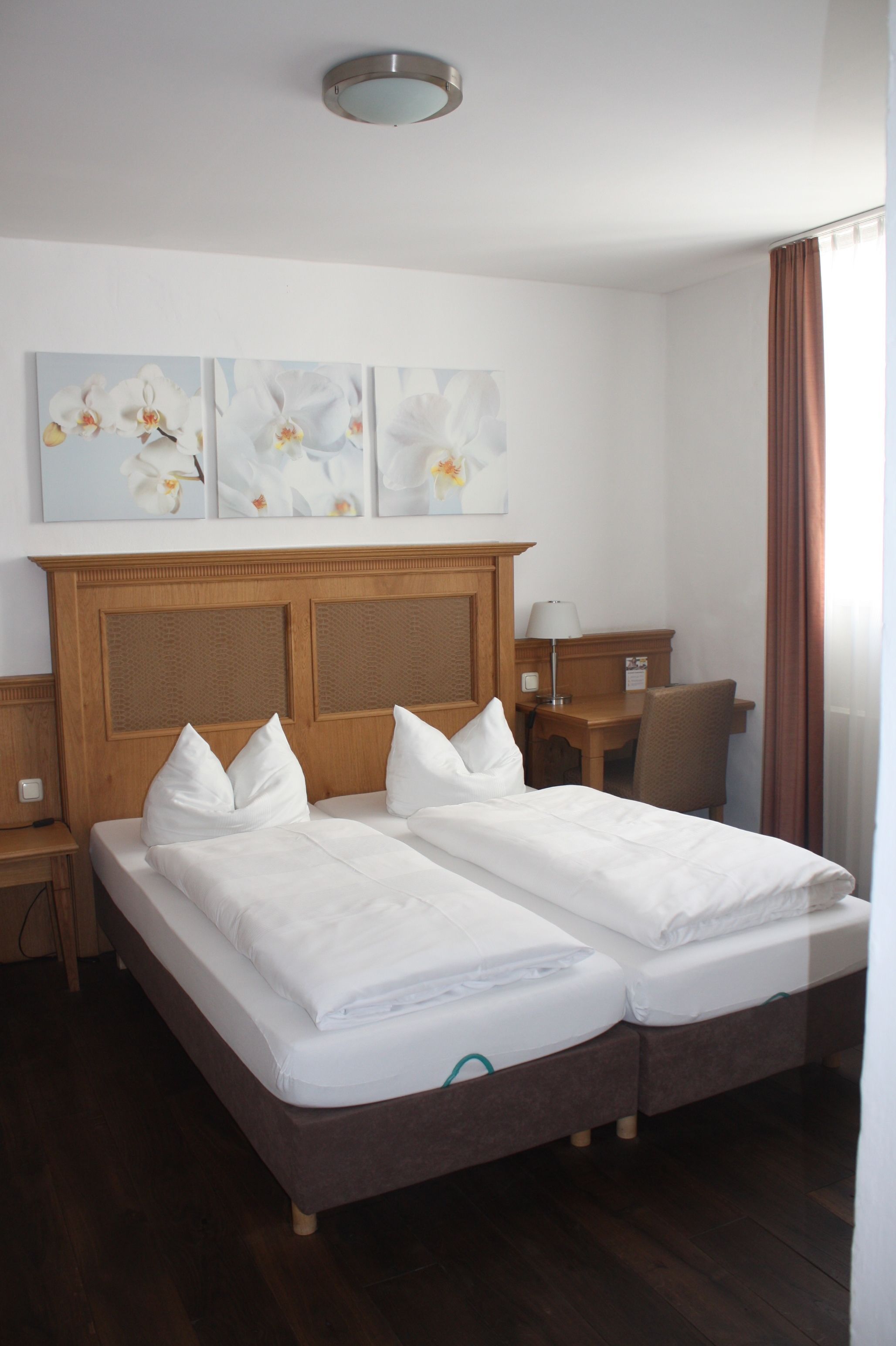 Cribs/infant beds, rollaway beds, free WiFi, bed sheets