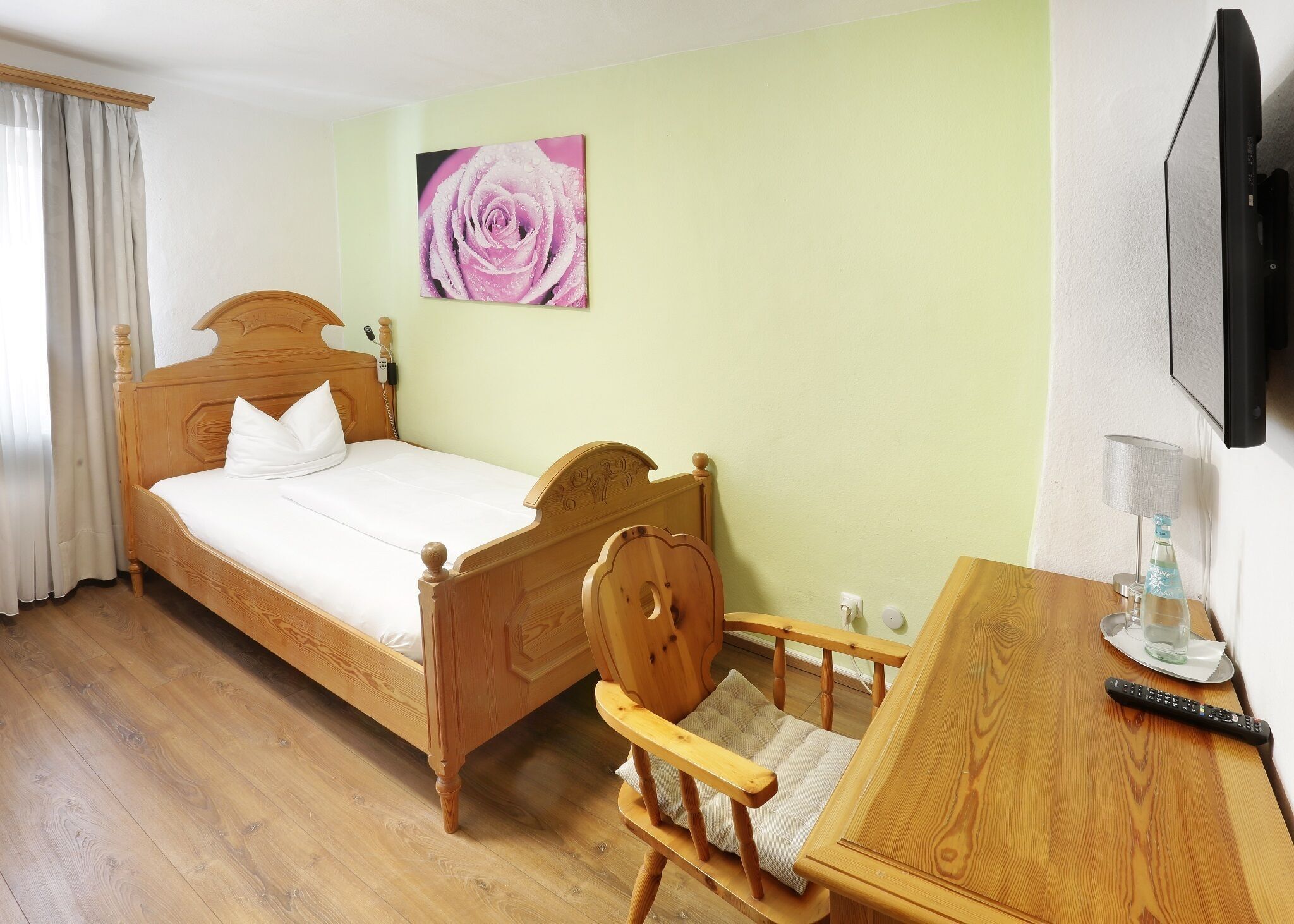 Cribs/infant beds, rollaway beds, free WiFi, bed sheets