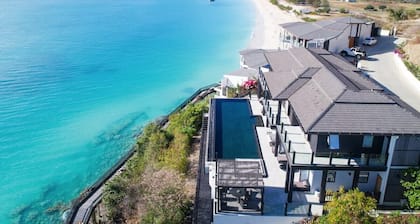 Two bedroom apartment overlooking Darkwood beach