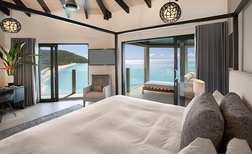 Ocean Azul – Modern Infinity-Pool Villa Overlooking Darkwood Beach, Antigua and Barbuda