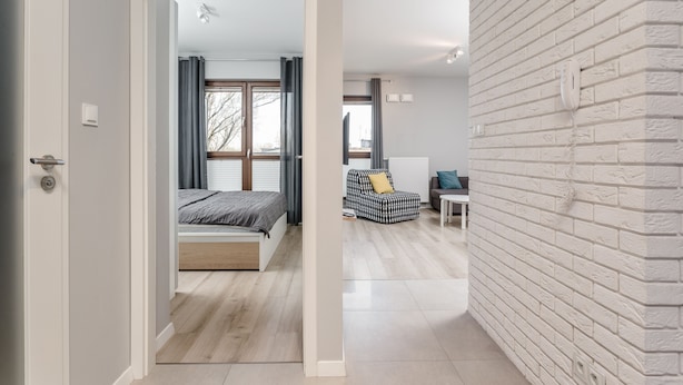 Deluxe Apartment | Bathroom | Shower, hair dryer, towels