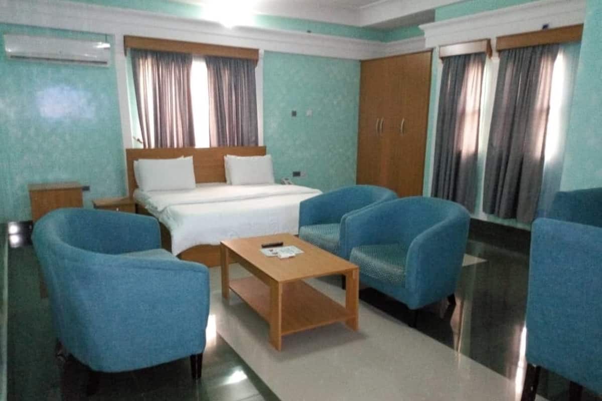 Deluxe Room | 1 bedroom, desk, free WiFi