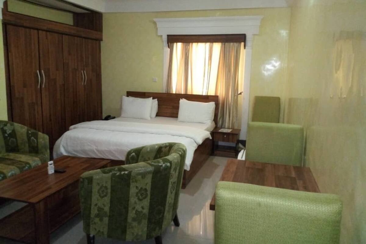 Royal Room | 1 bedroom, desk, free WiFi